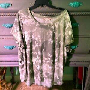 Soft comfy top! Like new! Worn once!